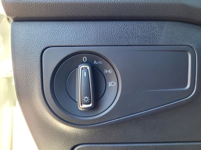 Used 2023 Volkswagen Tiguan SE image 15