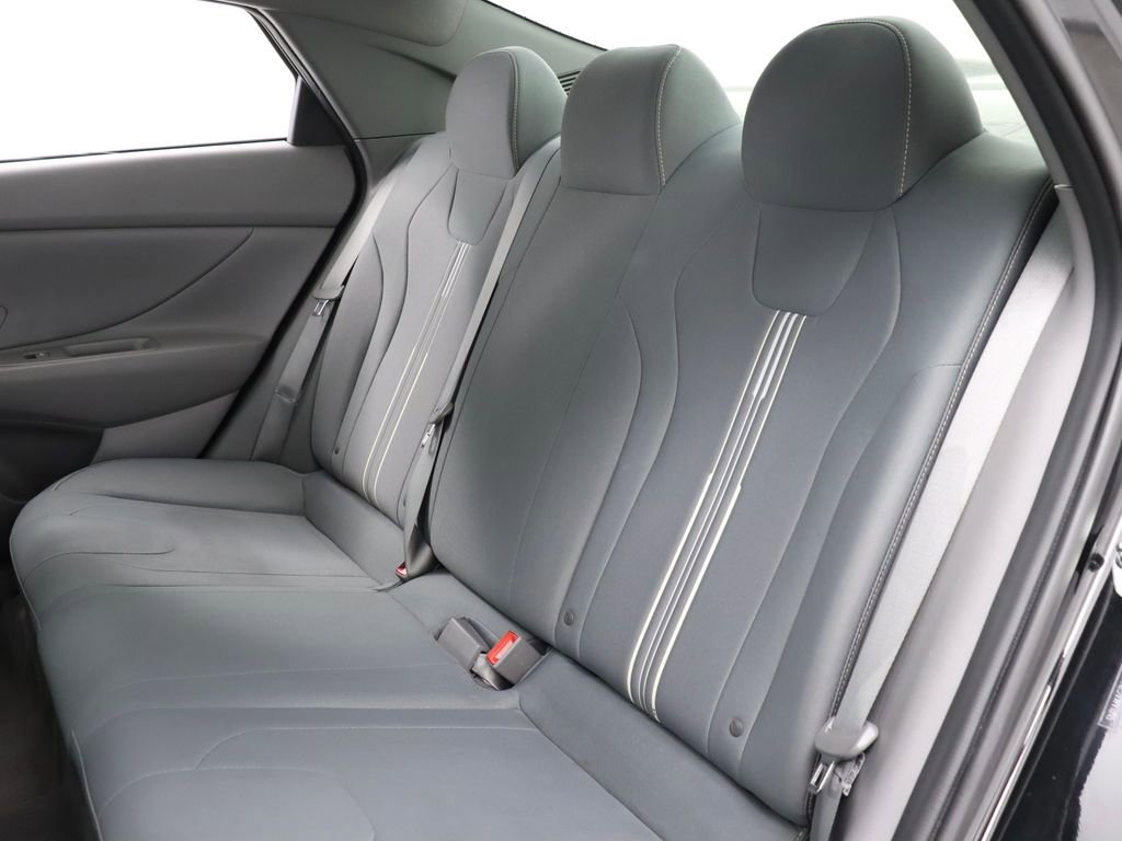 Used 2022 Hyundai Elantra SEL w/ Preferred Accessory Package image 25