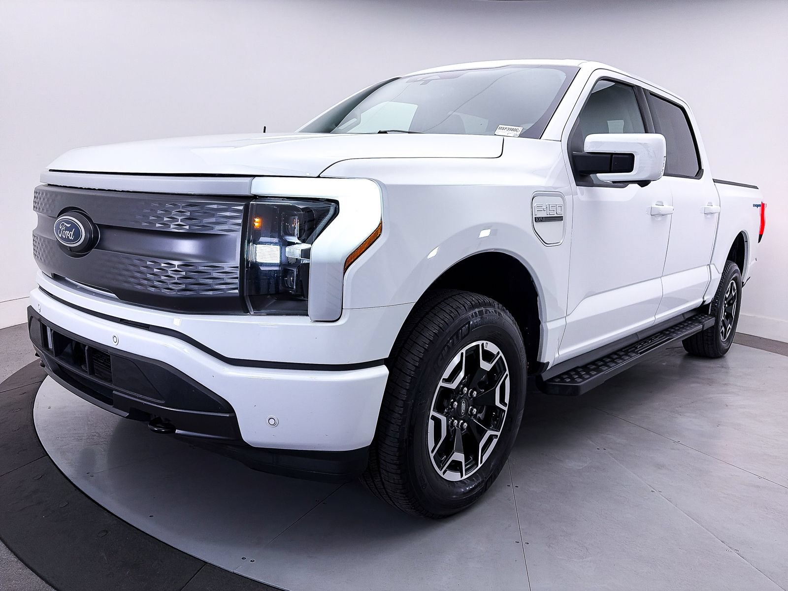 Used 2022 Ford F150 Lightning XLT AWD/4WD image 12