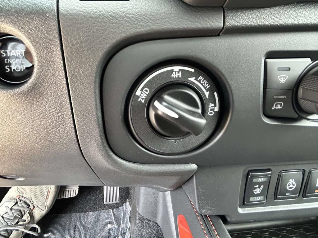 New 2026 Nissan Frontier PRO-4X w/ Pro Premium Package AWD/4WD image 18