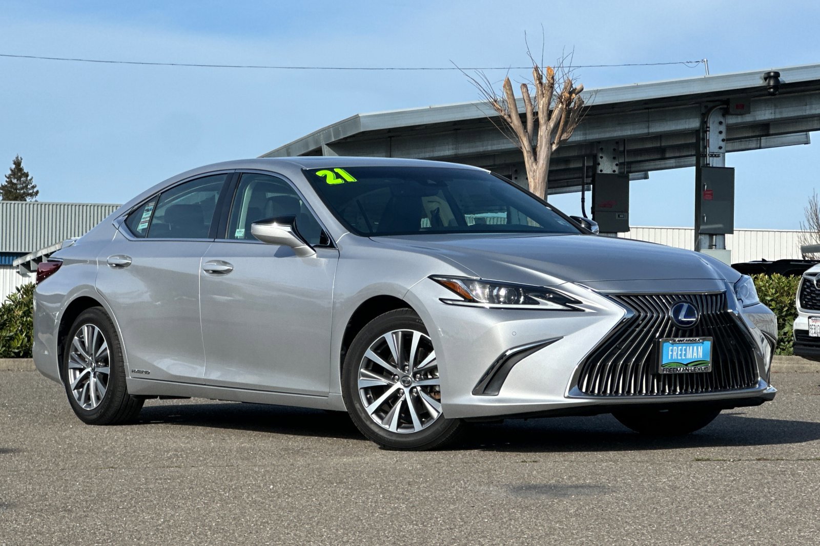 Used 2021 Lexus ES 300h w/ Premium Package image 2