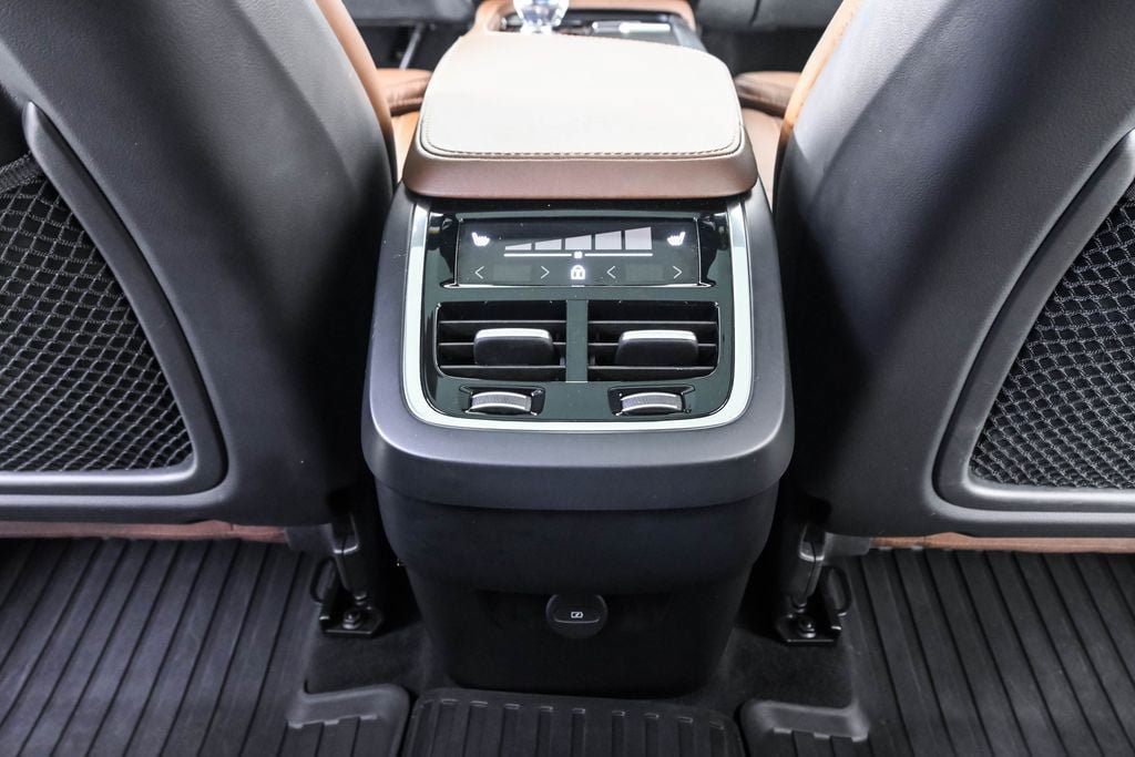 Certified 2024 Volvo XC90 B6 Ultimate w/ Lounge Package AWD/4WD image 22