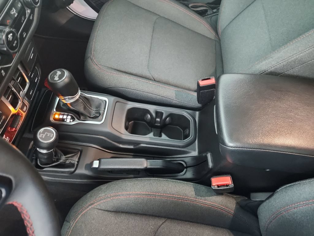 Used 2025 Jeep Wrangler Unlimited Rubicon AWD/4WD image 32