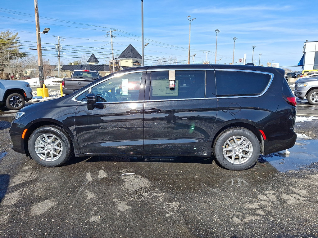 New 2026 Chrysler Pacifica Select image 8