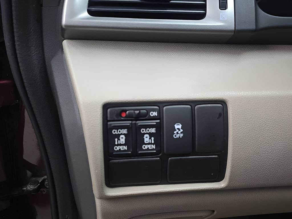 Used 2016 Honda Odyssey SE image 12