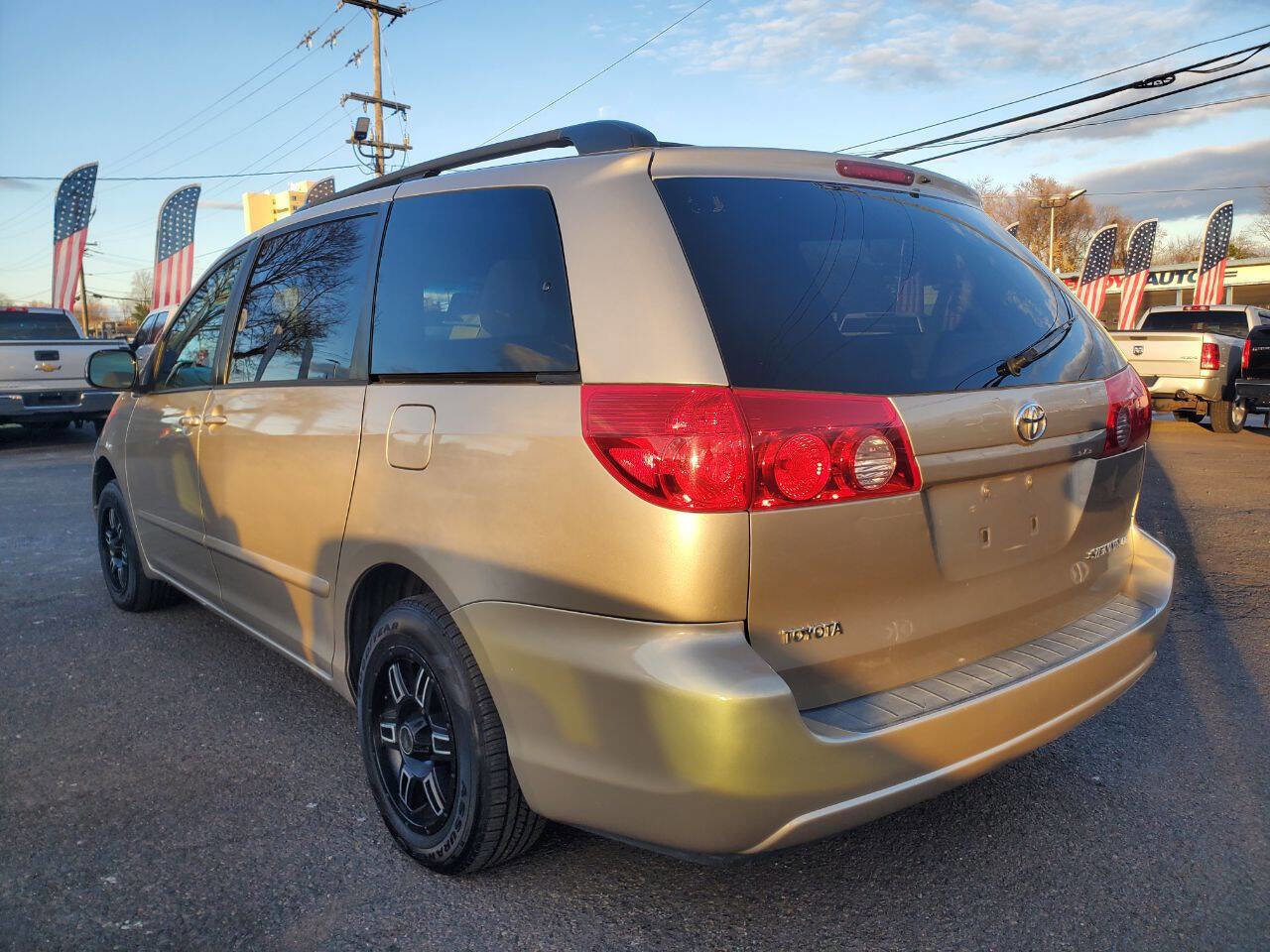 Used 2009 Toyota Sienna LE image 3