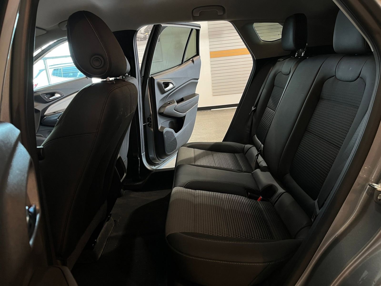 Used 2025 Chevrolet Trax LT w/ LT Convenience Package FWD image 24