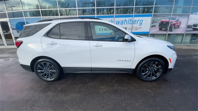 Certified 2022 Chevrolet Equinox RS w/ Infotainment Package image 9