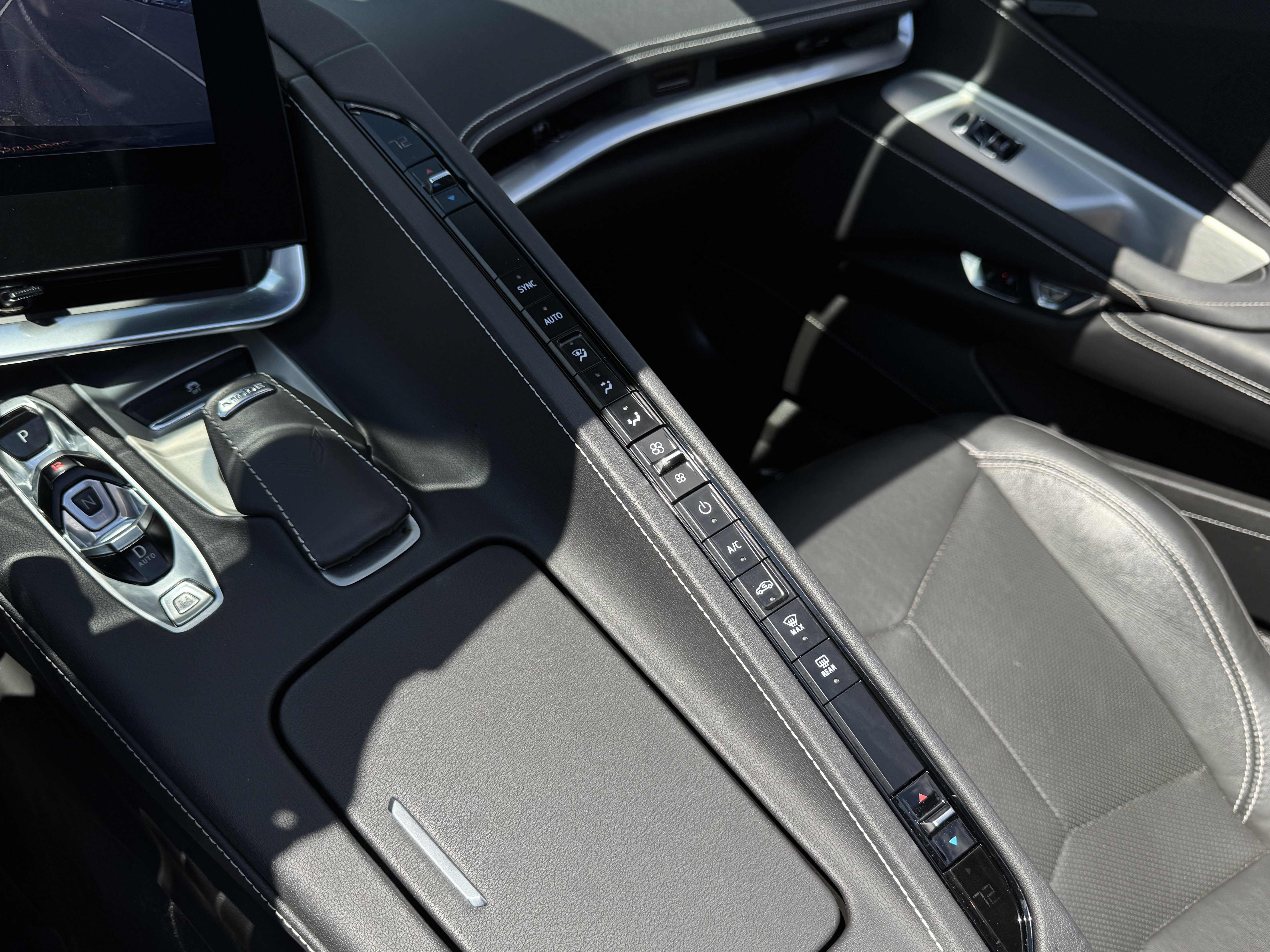 Used 2021 Chevrolet Corvette Stingray Coupe w/ Z51 Performance Package image 24