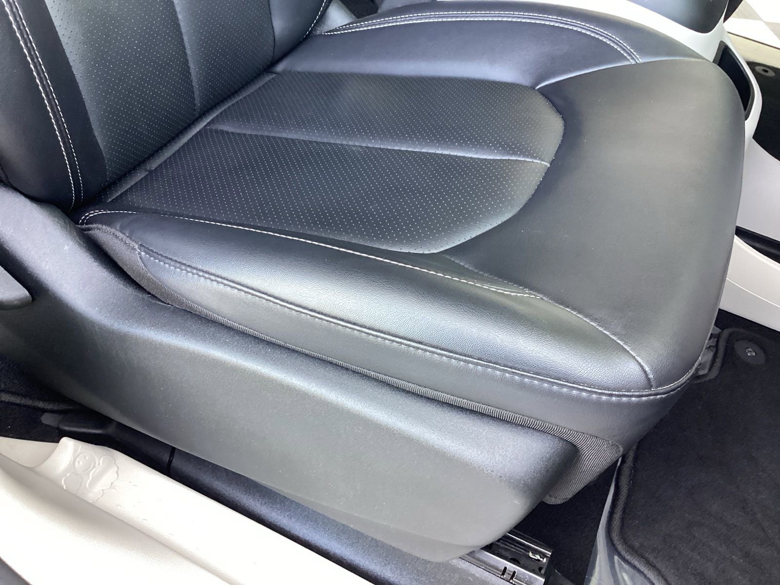 Used 2024 Chrysler Pacifica Select image 19