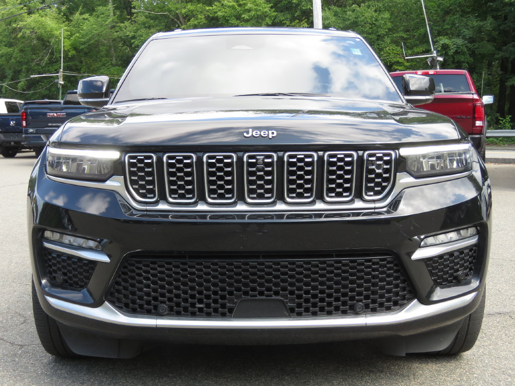 Used 2023 Jeep Grand Cherokee Summit AWD/4WD image 2