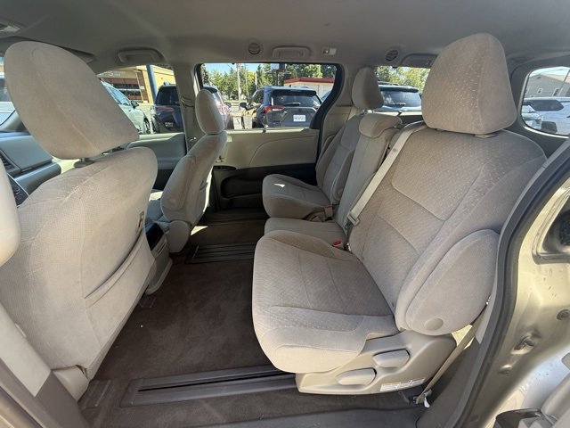 Used 2017 Toyota Sienna LE image 15