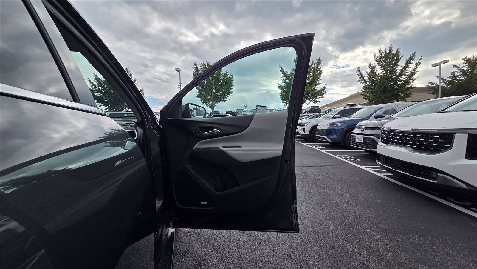 Used 2018 Chevrolet Equinox Premier AWD/4WD image 31