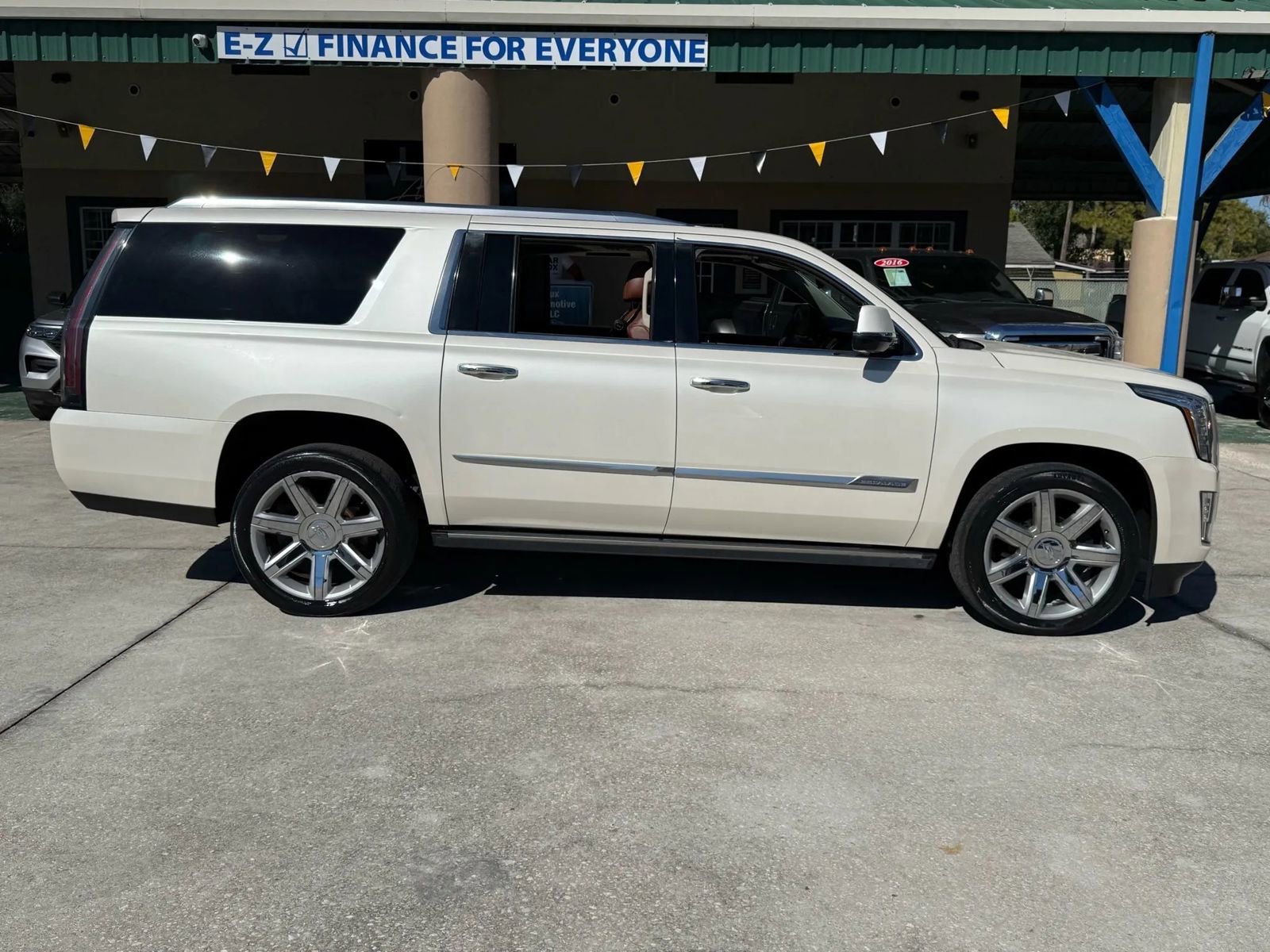 Used 2015 Cadillac Escalade ESV Premium image 4