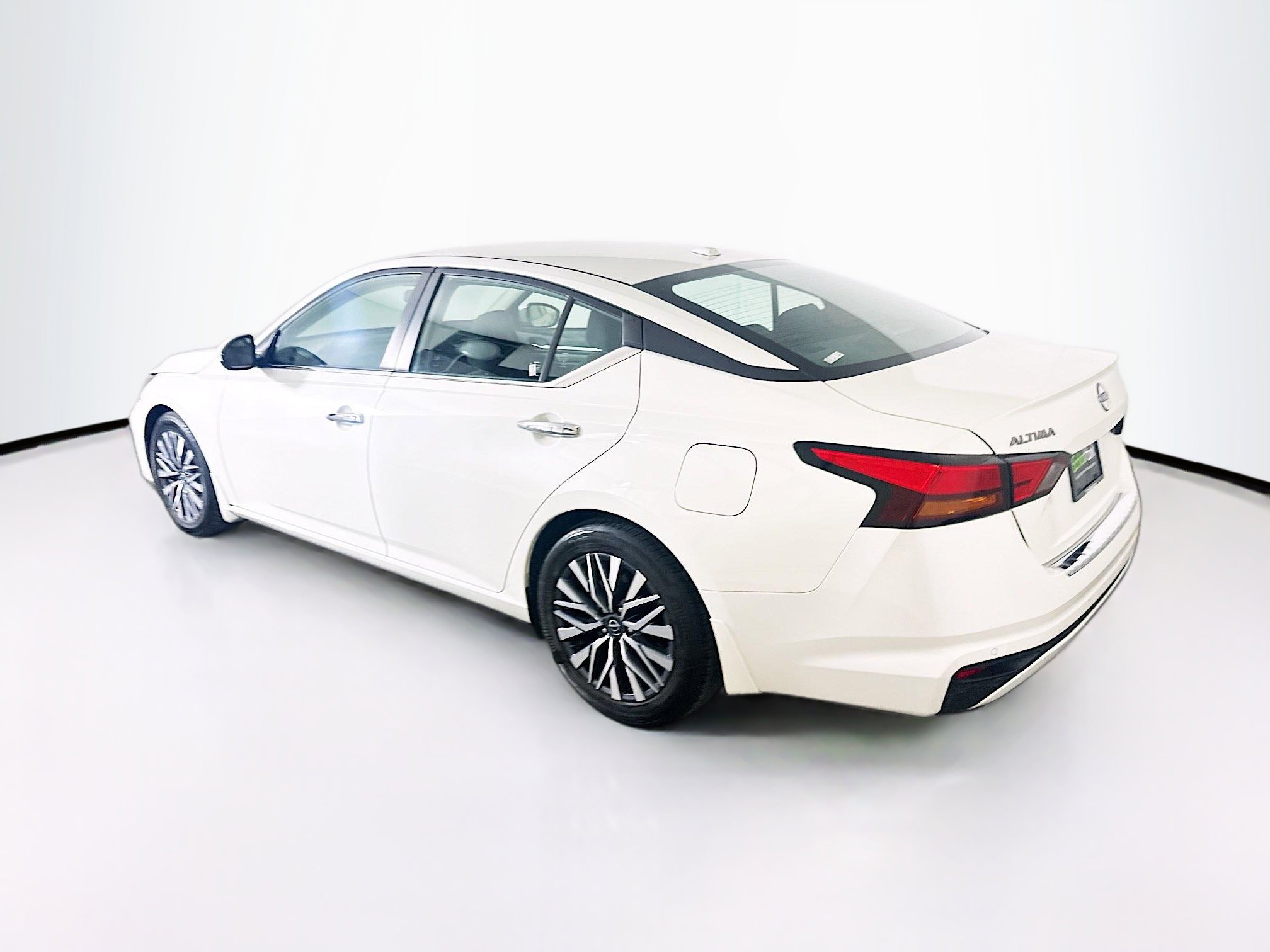 Used 2023 Nissan Altima 2.5 SV image 5