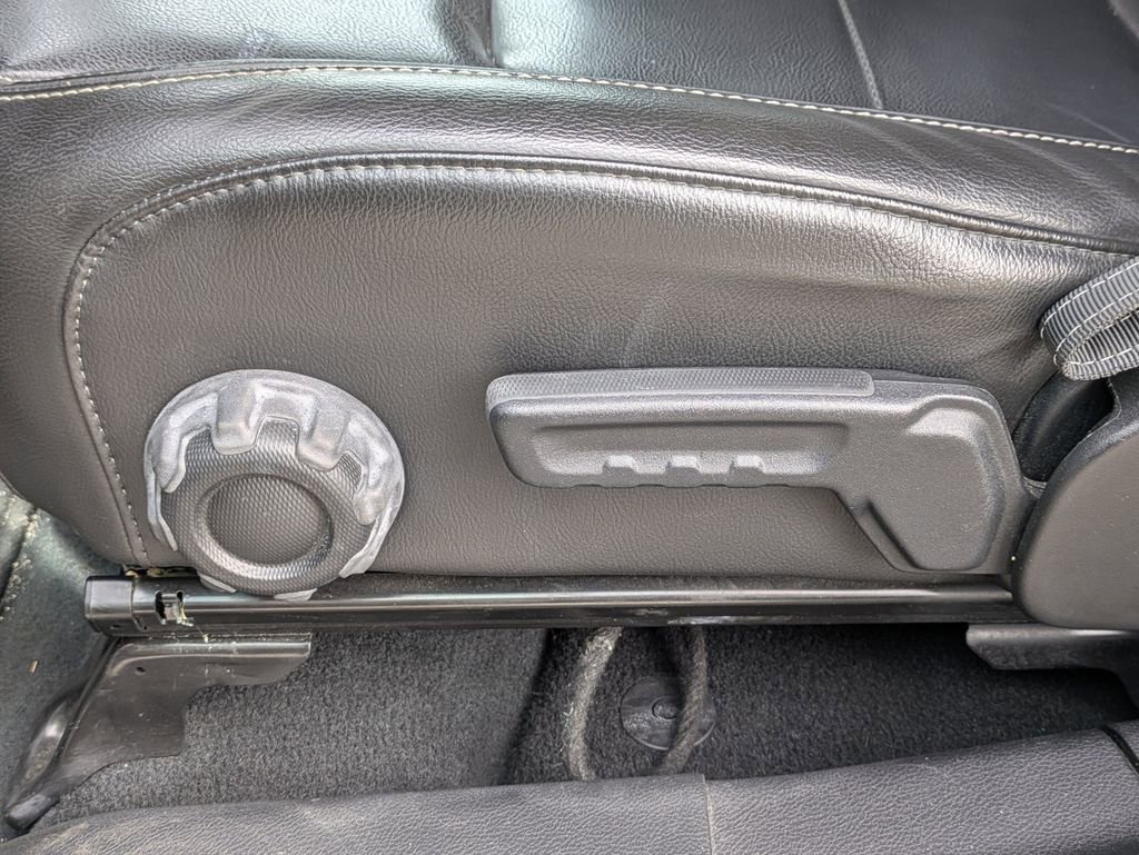 Used 2022 Jeep Wrangler Unlimited Sahara w/ Cold Weather Group image 19