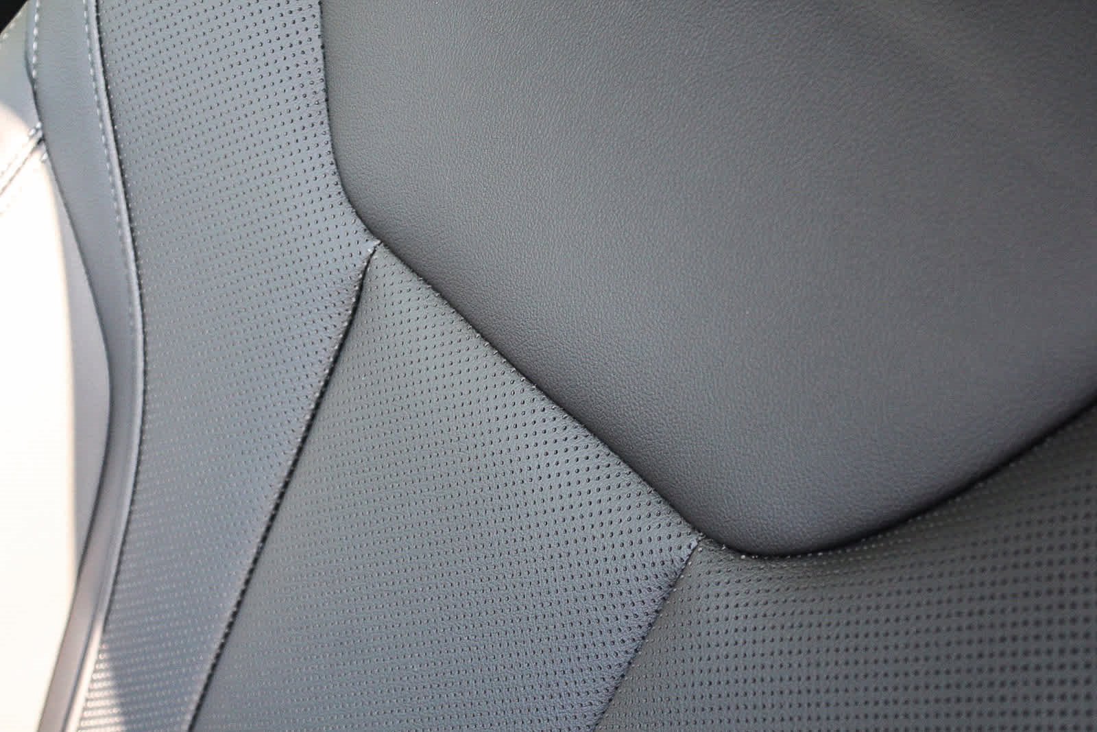 New 2025 BMW 330i xDrive Sedan w/ Convenience Package image 24