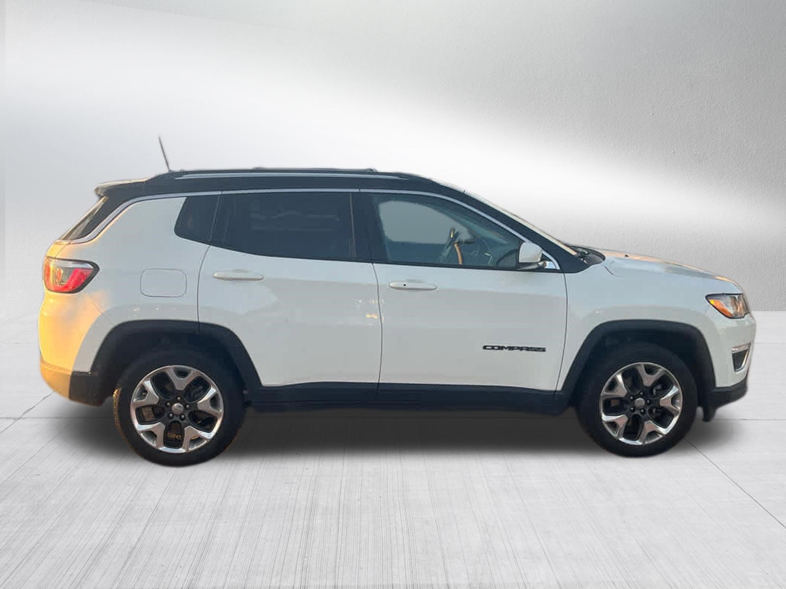 Used 2018 Jeep Compass Limited w/ Navigation Group AWD/4WD image 3
