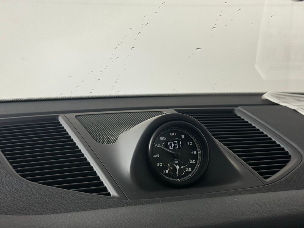 New 2026 Porsche Macan image 31