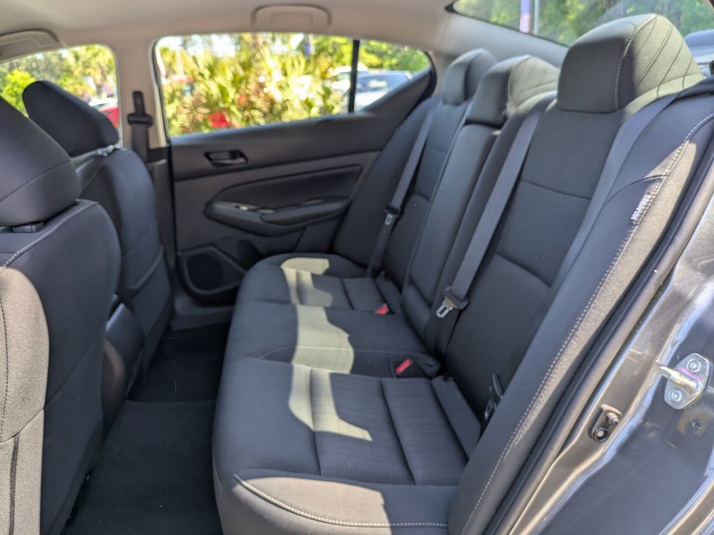Used 2025 Nissan Altima 2.5 SV FWD image 13
