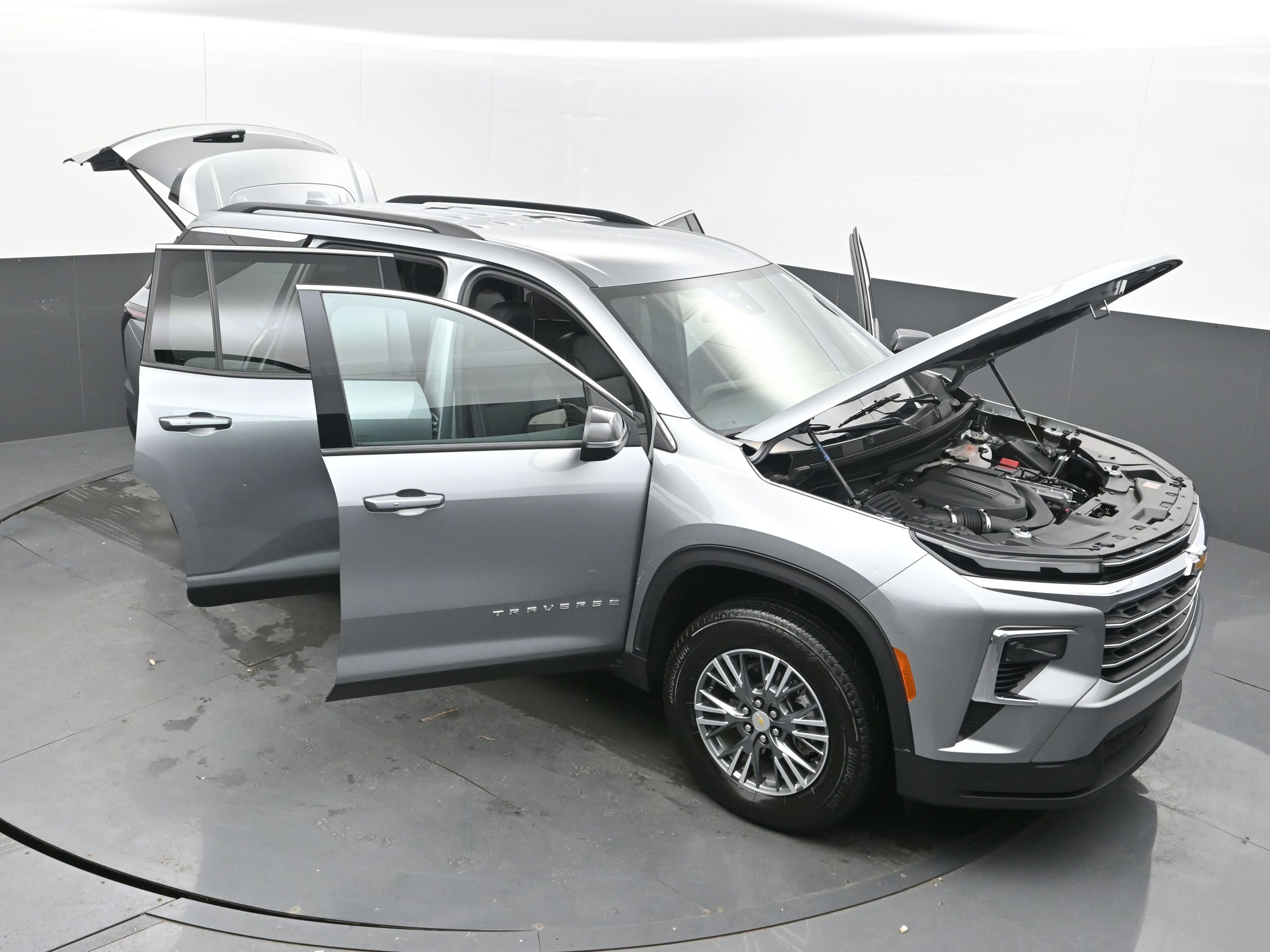 Used 2025 Chevrolet Traverse LT image 27