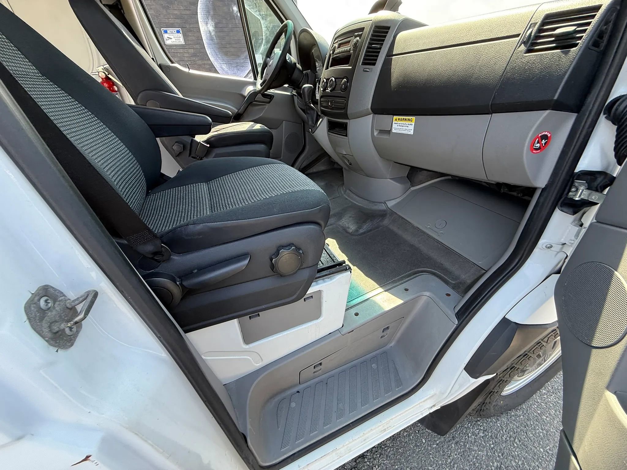 Used 2007 Dodge Sprinter 2500 image 32