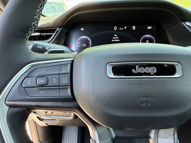 New 2026 Jeep Grand Cherokee L Limited w/ Limited Altitude Package AWD/4WD image 29