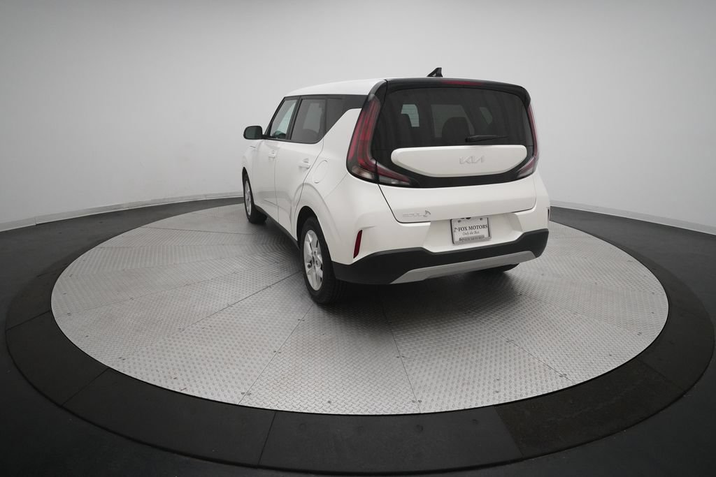 Used 2023 Kia Soul LX w/ LX Technology Package FWD image 32