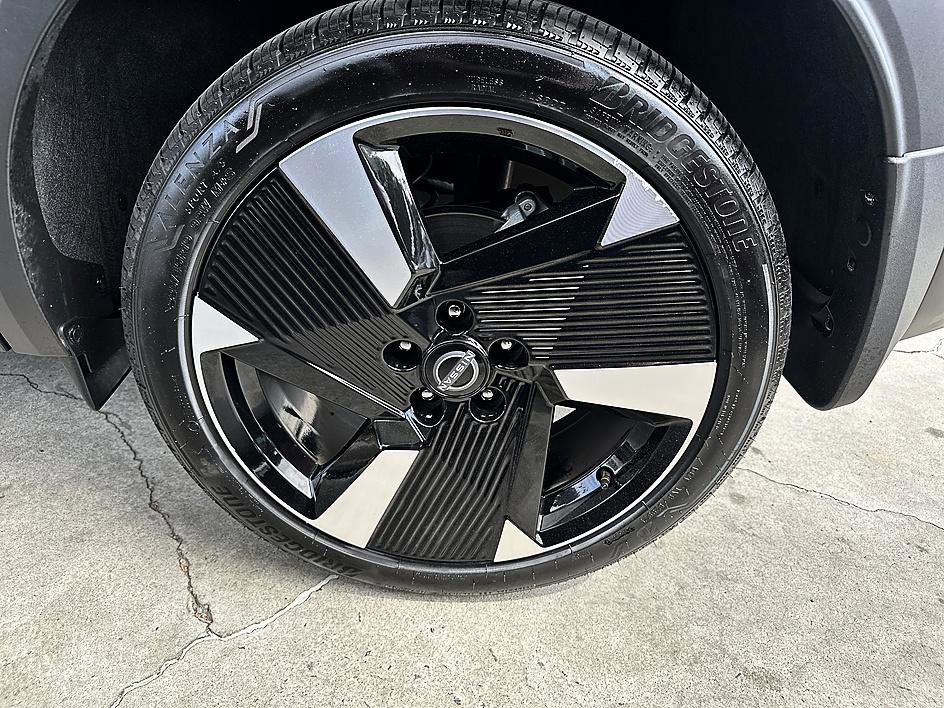 Certified 2025 Nissan Kicks SR FWD image 10