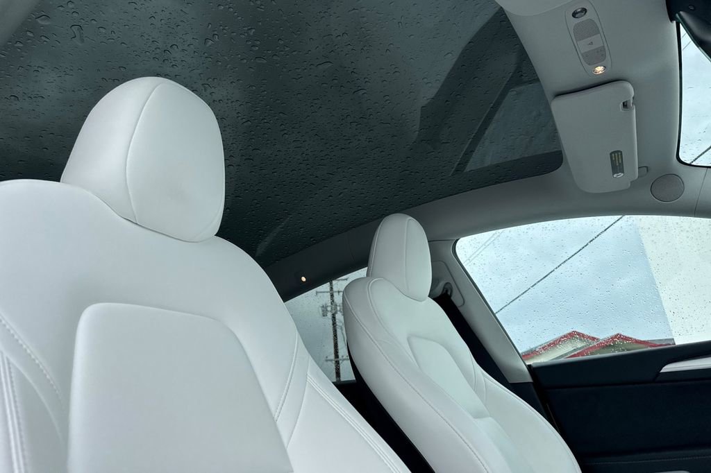 Used 2025 Tesla Model Y Performance image 15