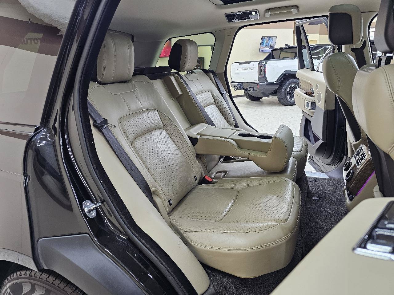 Used 2018 Land Rover Range Rover HSE AWD/4WD image 23
