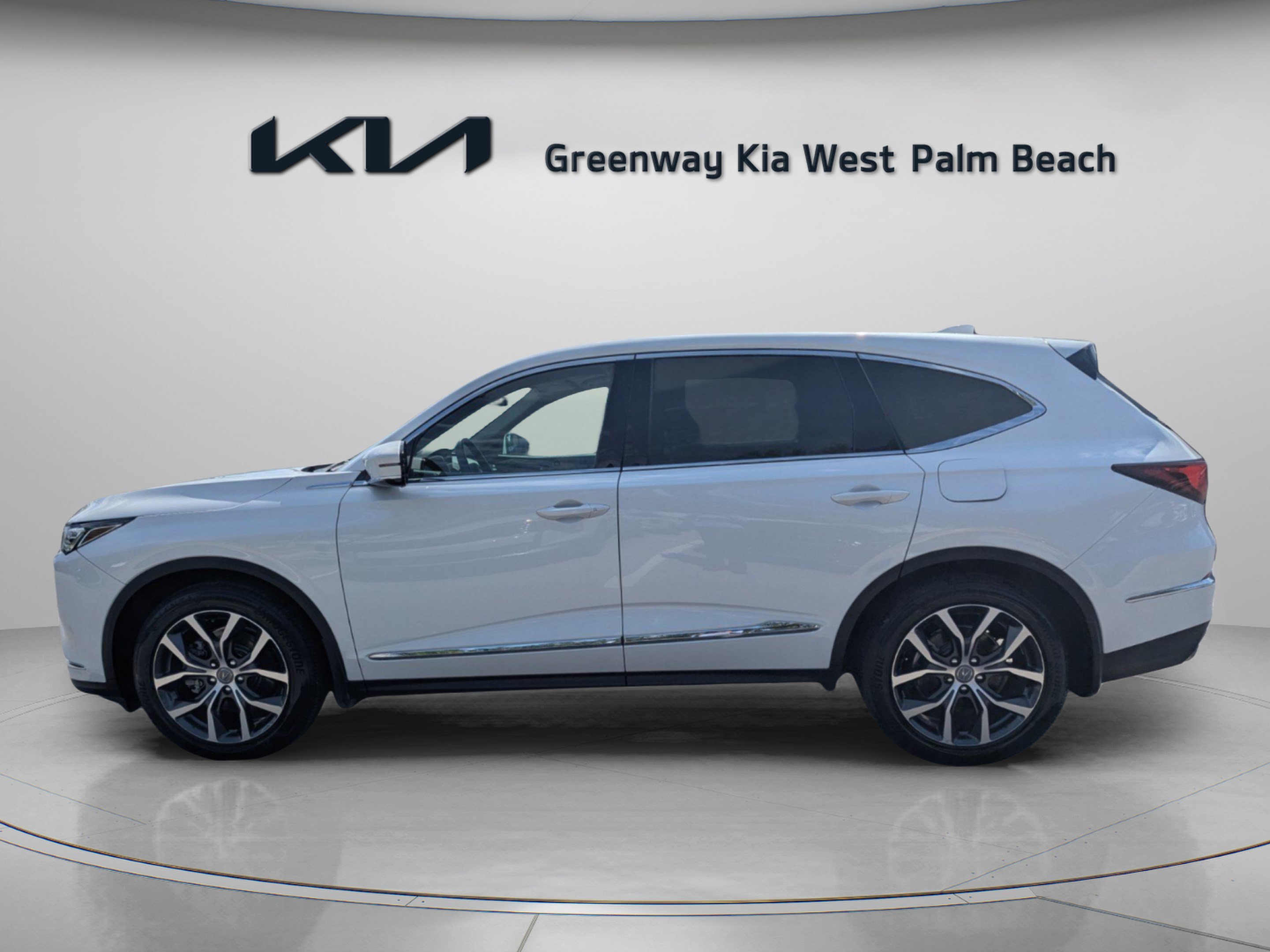 Used 2022 Acura MDX w/ Technology Package FWD image 4