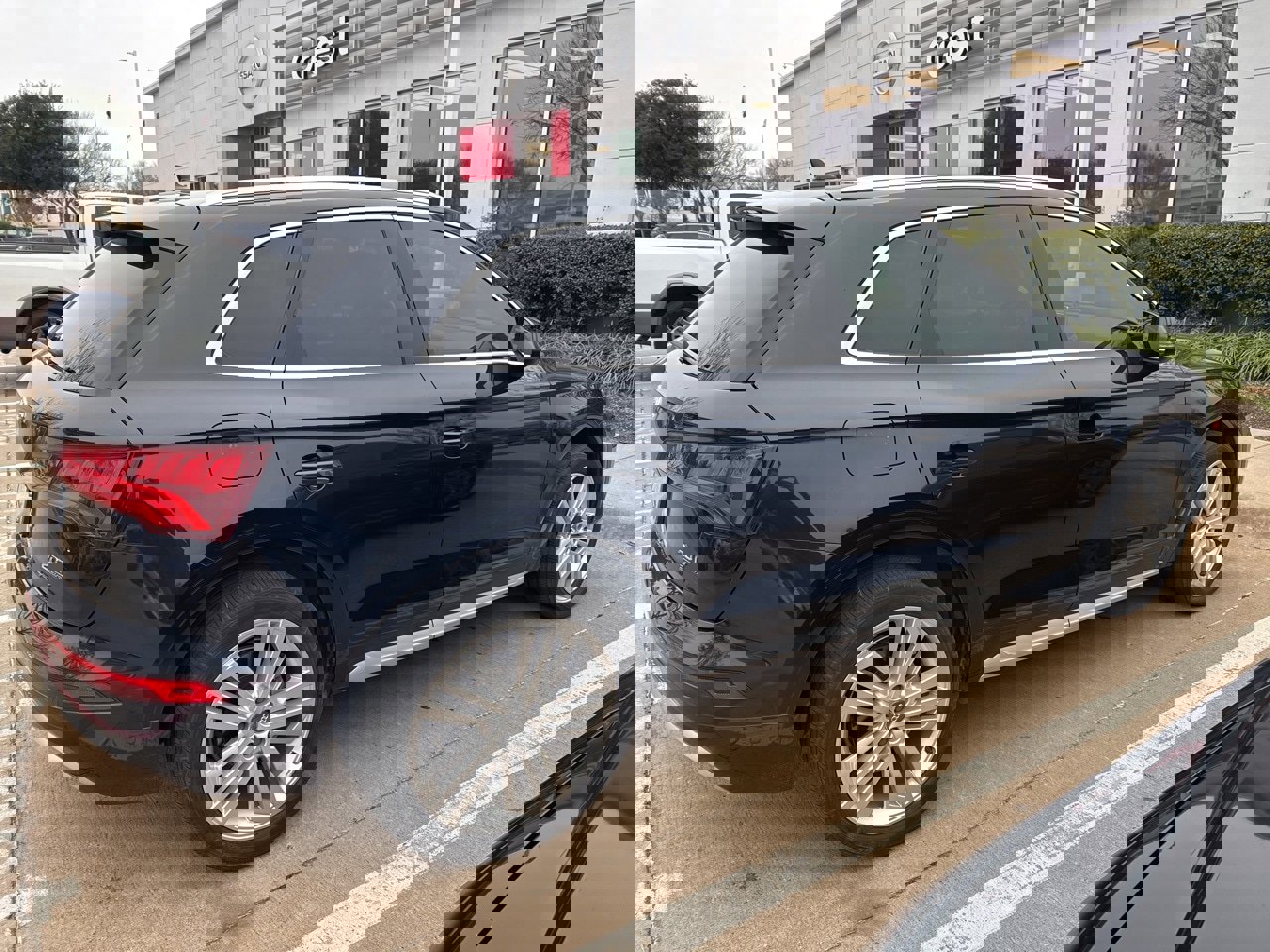 Used 2018 Audi Q5 2.0T Premium Plus w/ Premium Plus Package image 3