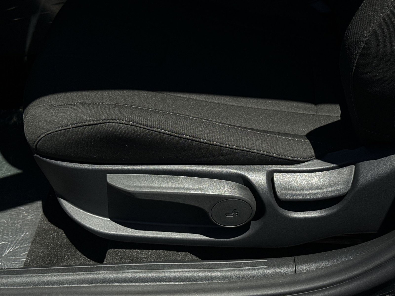New 2026 Hyundai Elantra Sport FWD image 14