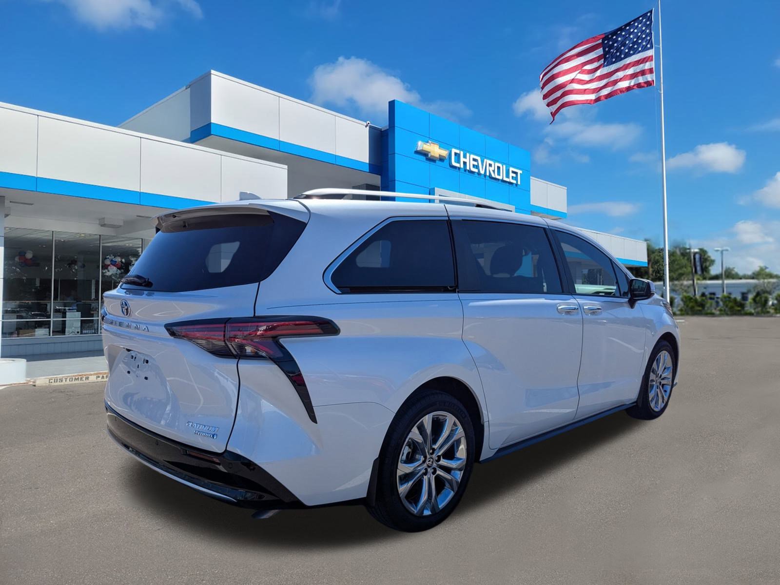 Used 2024 Toyota Sienna Platinum image 4