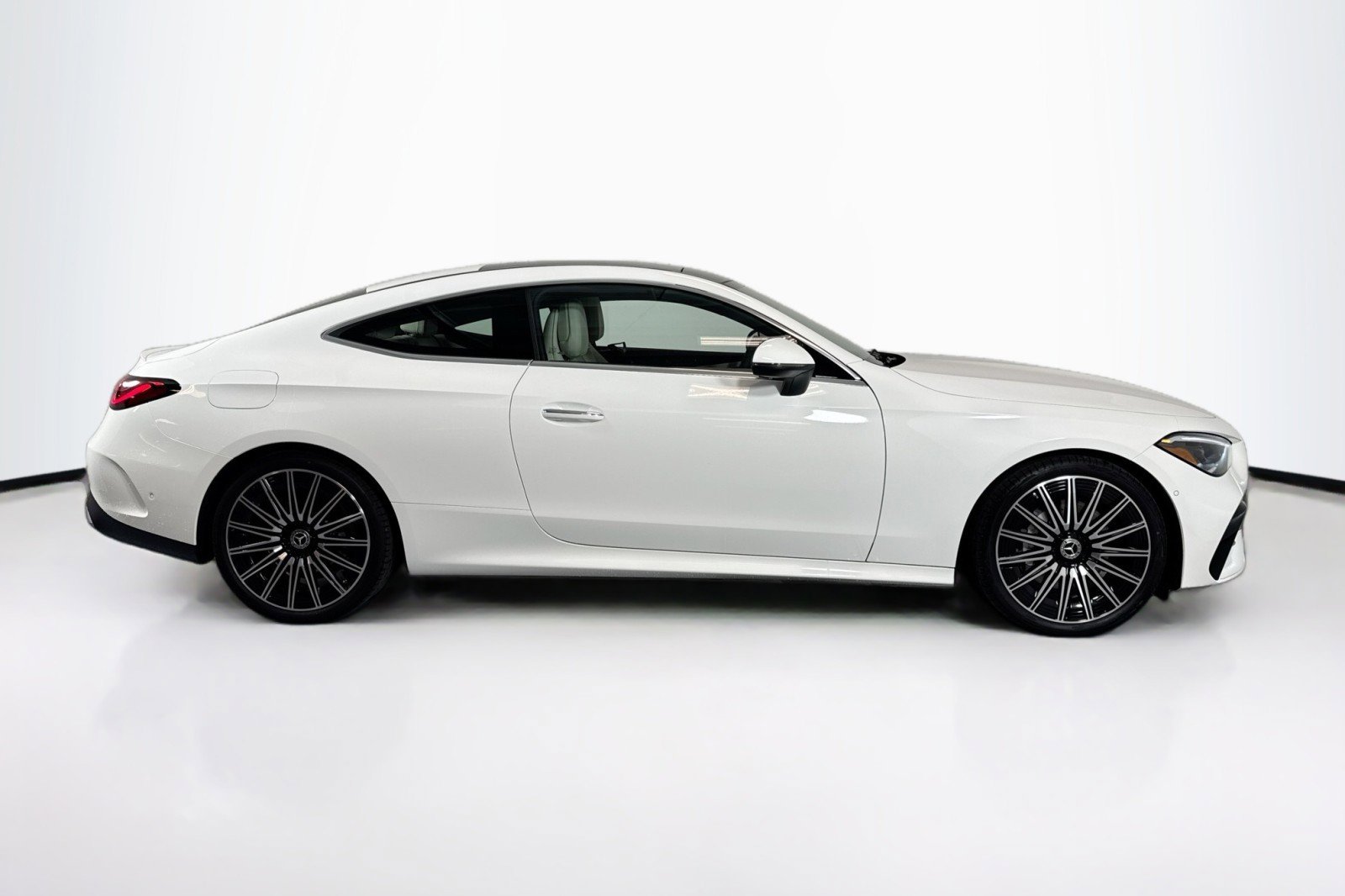 New 2026 Mercedes-Benz CLE 300 4MATIC Coupe image 4