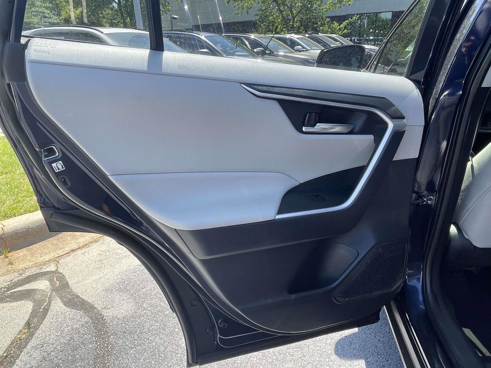 Used 2019 Toyota RAV4 XLE w/ Convenience Package FWD image 15