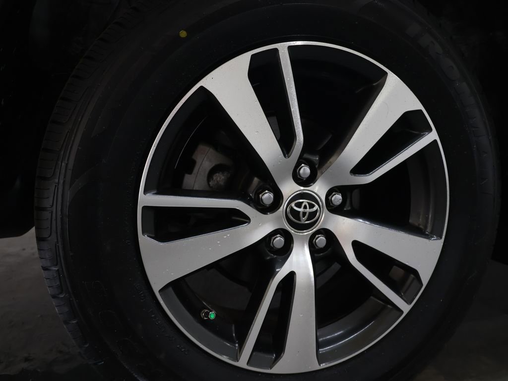 Used 2017 Toyota RAV4 XLE AWD/4WD image 29