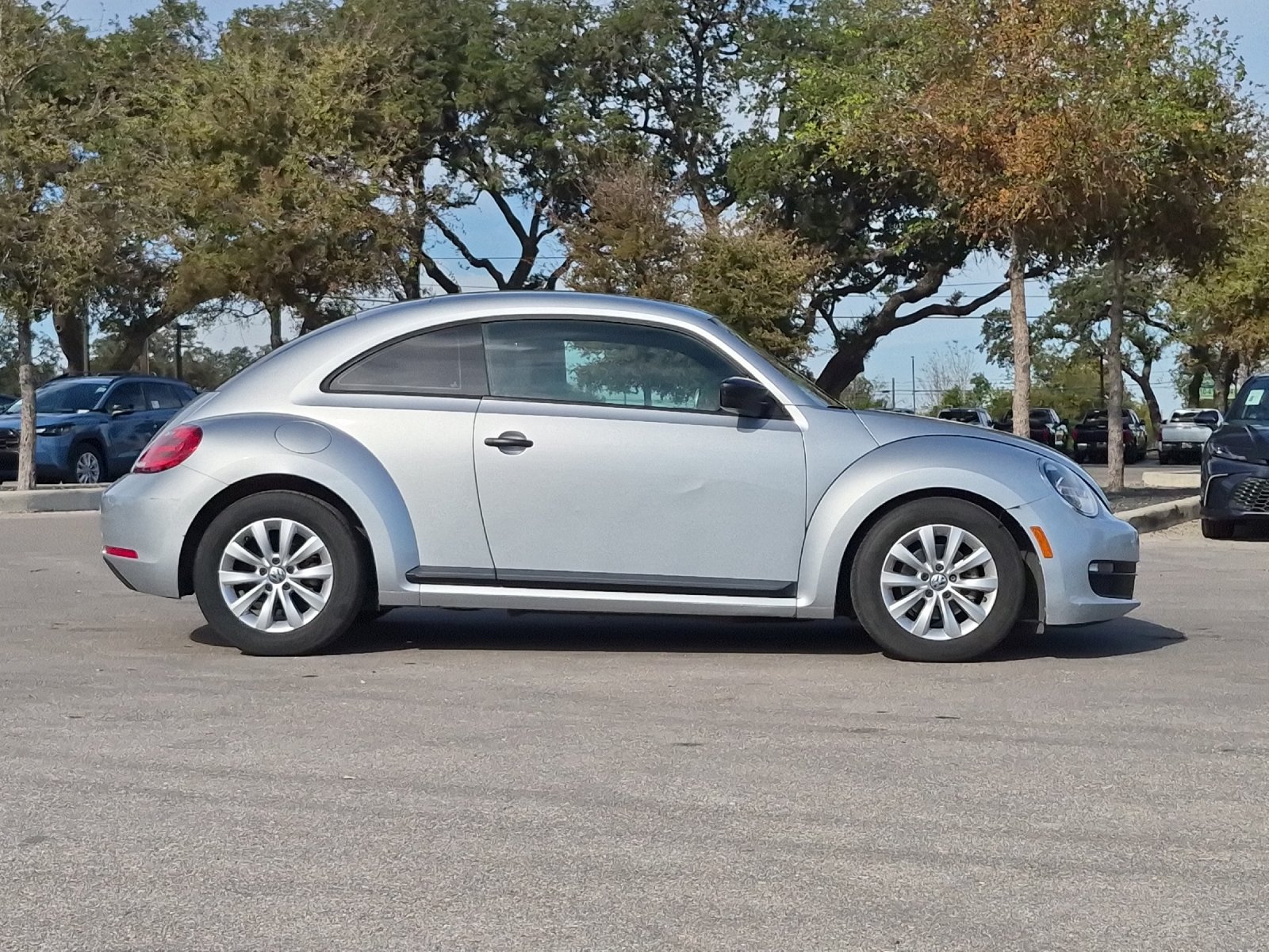 Used 2014 Volkswagen Beetle 2.5 FWD image 6