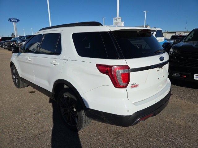 Used 2017 Ford Explorer XLT w/ Equipment Group 202A image 3