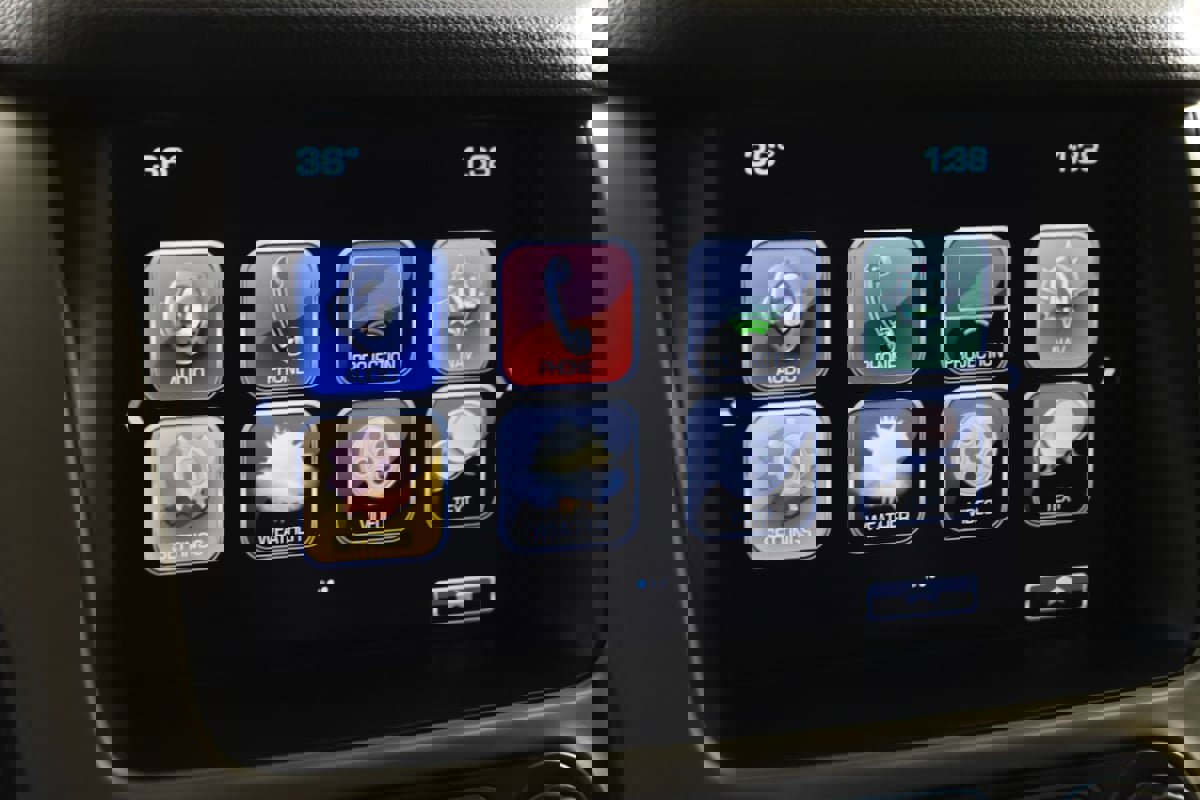 Used 2018 GMC Yukon Denali w/ Open Road Package image 34