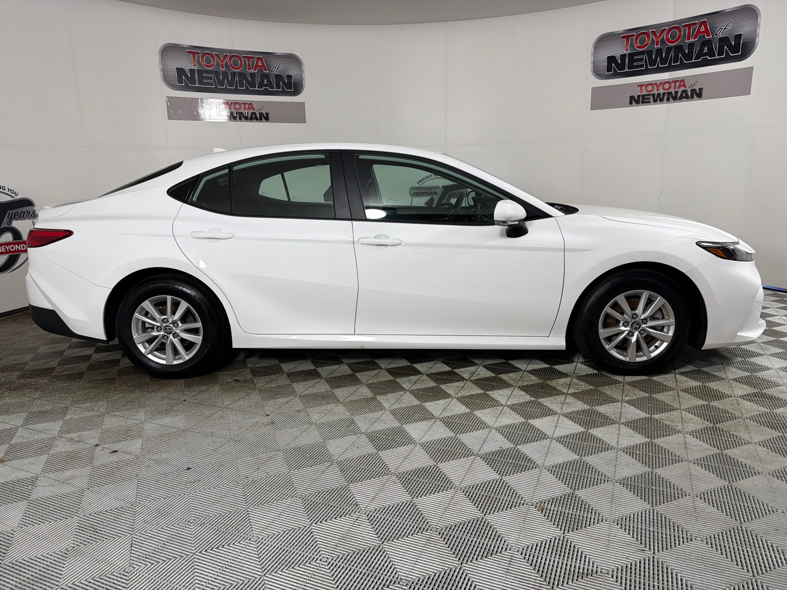 Used 2025 Toyota Camry LE w/ Convenience Package FWD image 2
