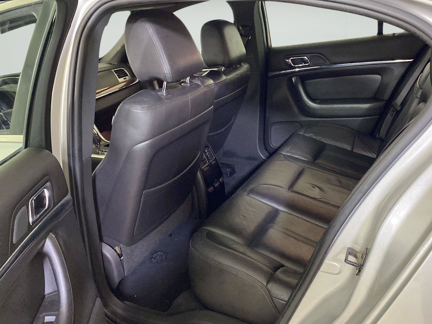 Used 2009 Lincoln MKS AWD image 25