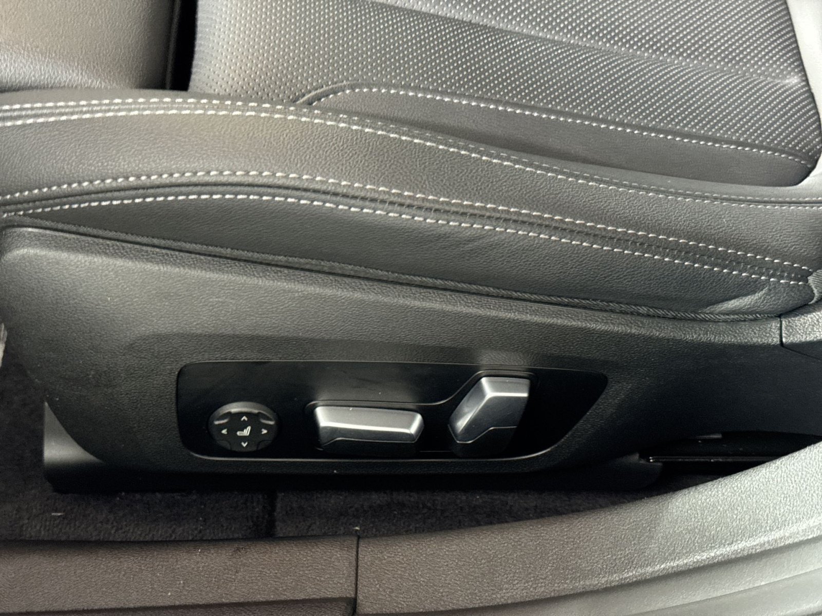 Used 2023 BMW i4 eDrive40 RWD image 14