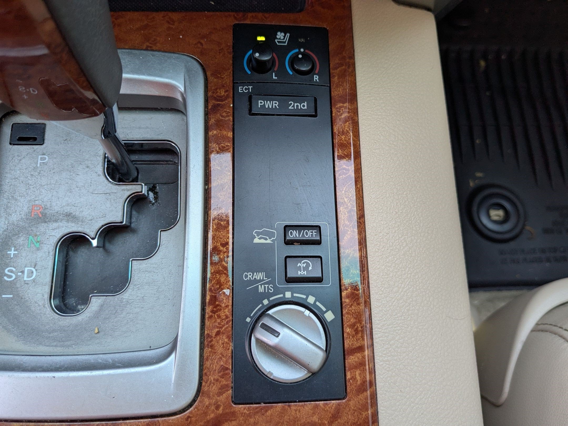 Used 2013 Toyota Land Cruiser AWD/4WD image 30