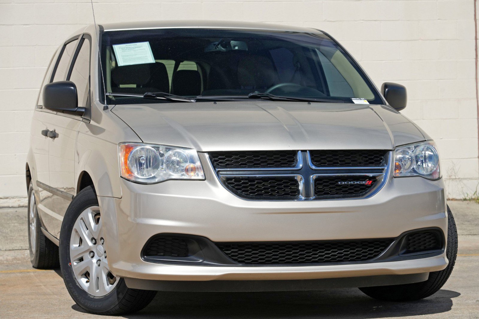 Used 2015 Dodge Grand Caravan American Value Package w/ UConnect Hands-Free Group FWD image 2