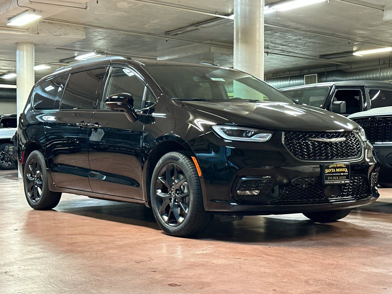 New 2026 Chrysler Pacifica Limited w/ S Appearance Package image 7