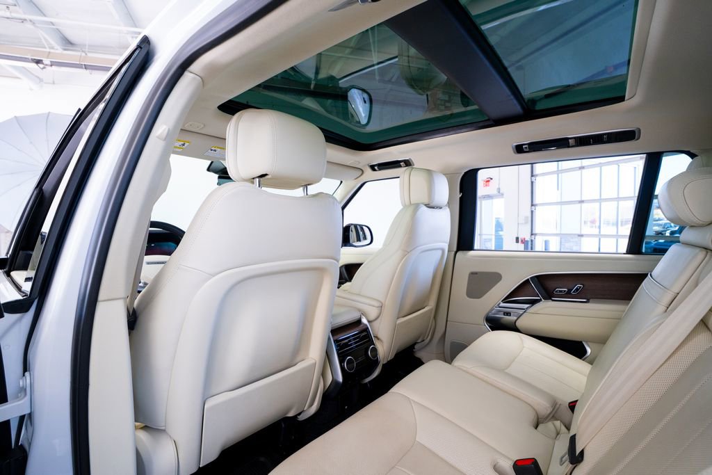 Used 2024 Land Rover Range Rover Long Wheelbase SE image 48