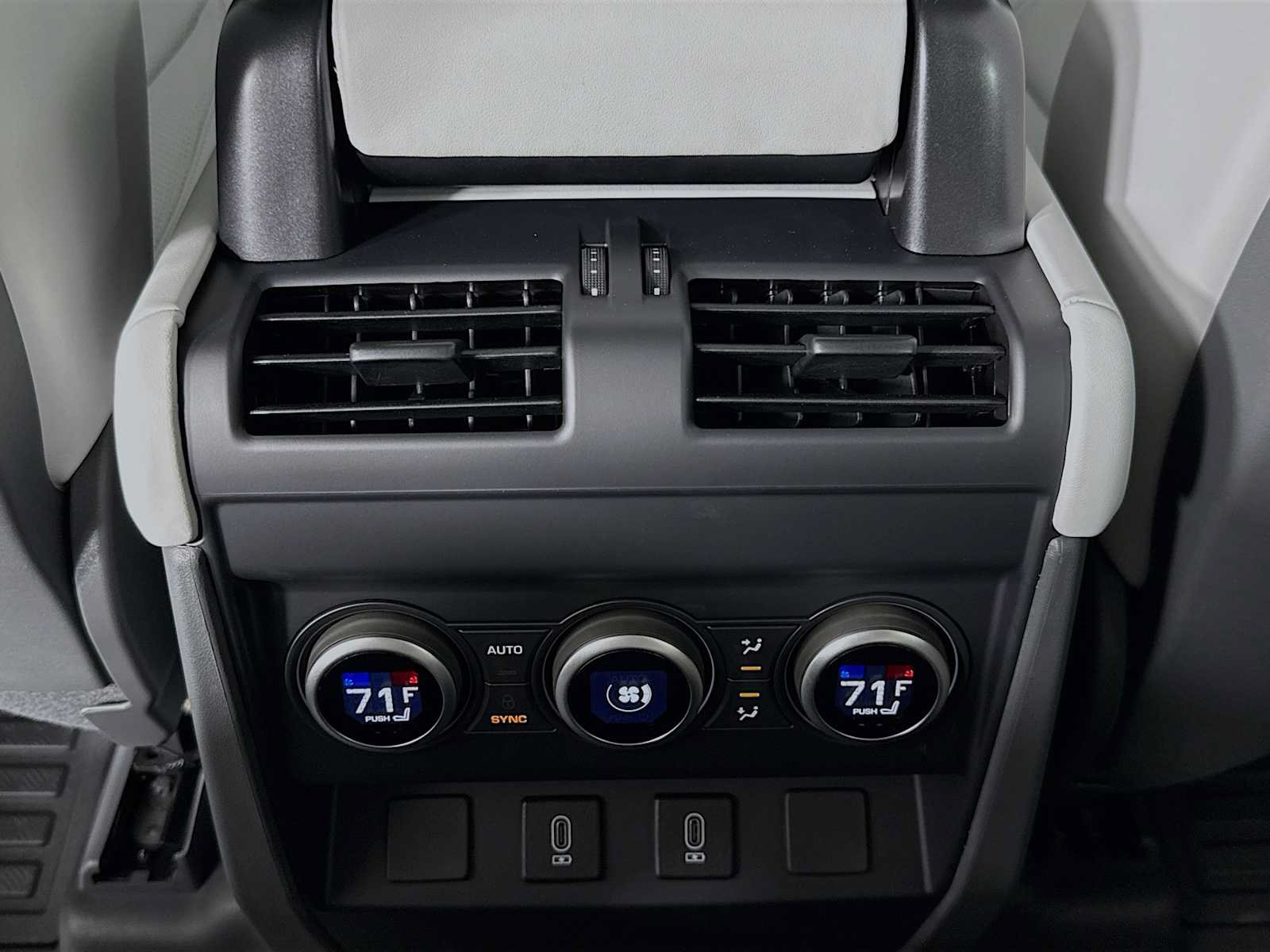 New 2026 Land Rover Defender 110 X-Dynamic SE AWD/4WD image 24