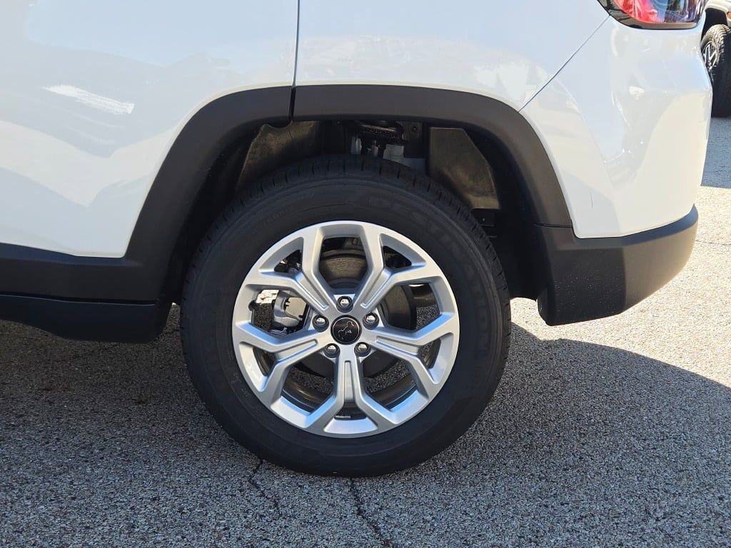 New 2026 Jeep Compass Latitude image 15